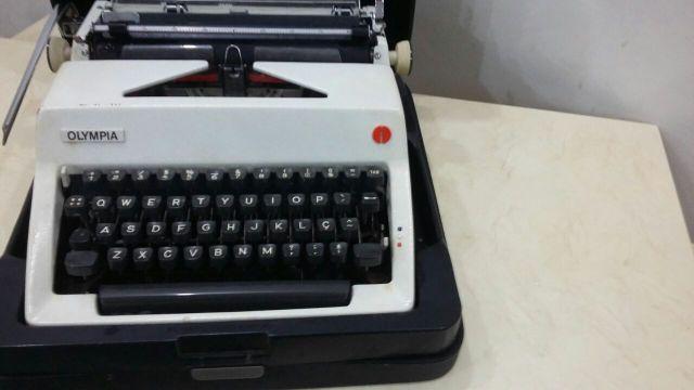 Máquina de Escrever Olivetti