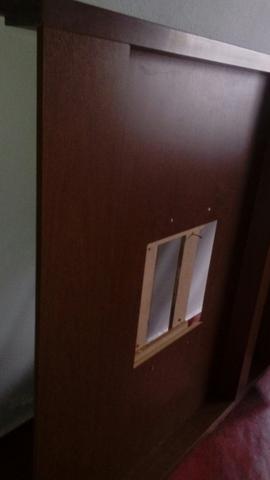 Painel em MDF com marcas de uso