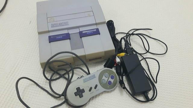 Super Nintendo com 4 jogos a escolha