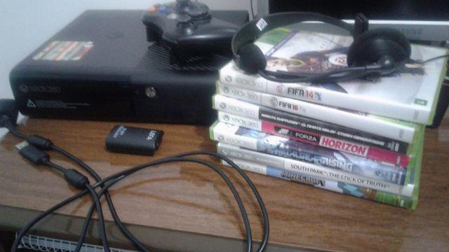 Xbox 360 com jogos e acessórios