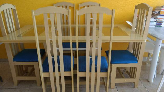 Mesa madeira amarelada, 4 cadeiras