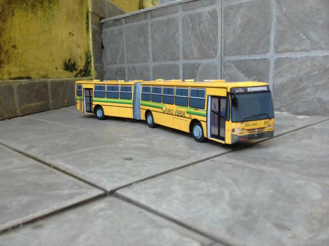 Miniatura de ônibus da ouro verde