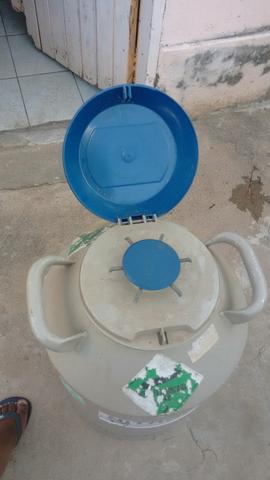Vendo botijão de sêmen grande em otimo estado