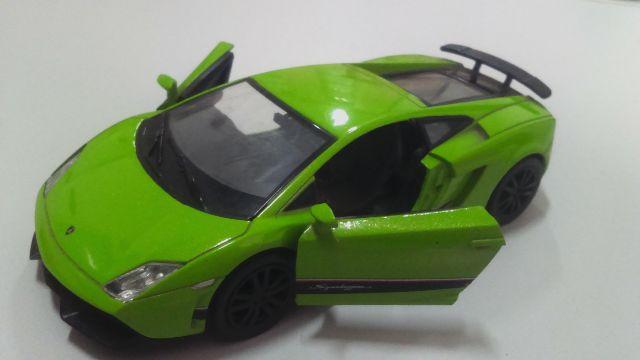 Última unidade - Lamborghini de Metal -Modelo Tamanho