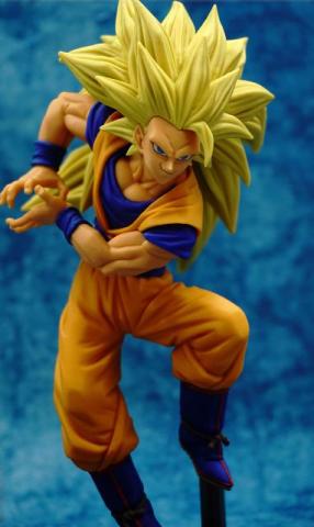 Action Figure: Goku Super Saiyajin (Dragon Ball Z) - 20cm