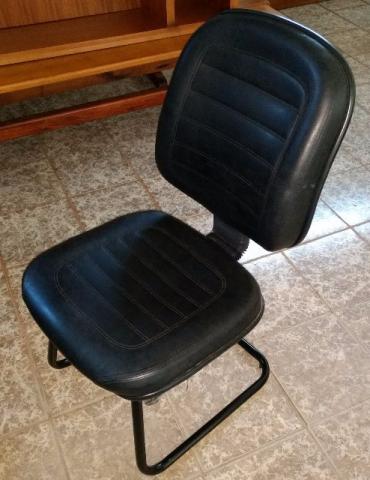 Cadeira Couro Preto