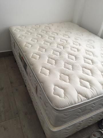 Cama box com colchão de molas ensacadas