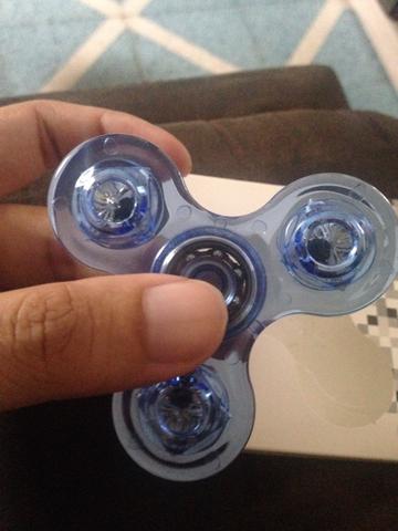 Fidget hand spinner com led em 3 velocidades