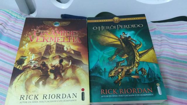 Livros de Rick Riordan (A Pirâmide vermelha/ O Herói