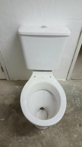 Vaso sanitário com caixa acoplada