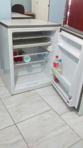 Vendo frigobar conservado