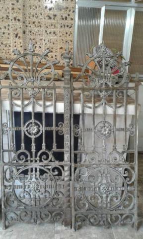 Portão antigo de ferfo fundido