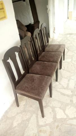 Quatro cadeira de madeira Sucupira