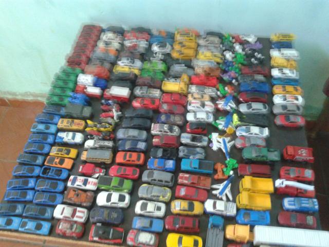 Vendo coleção de carinhos