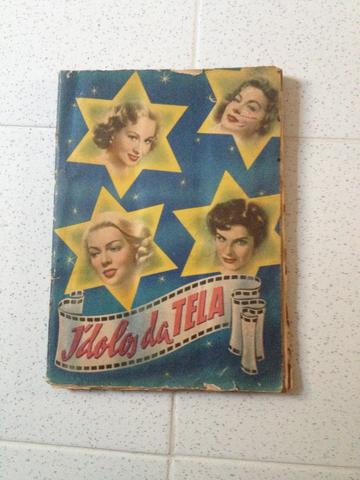 Álbum de figurinhas antigo