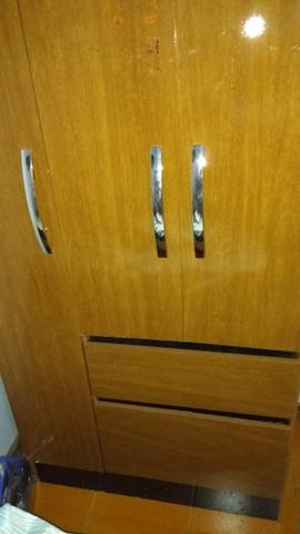Guarda roupa 3 portas e 2 gavetas