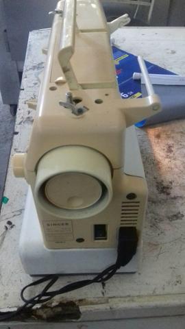Máquina de costura Singer