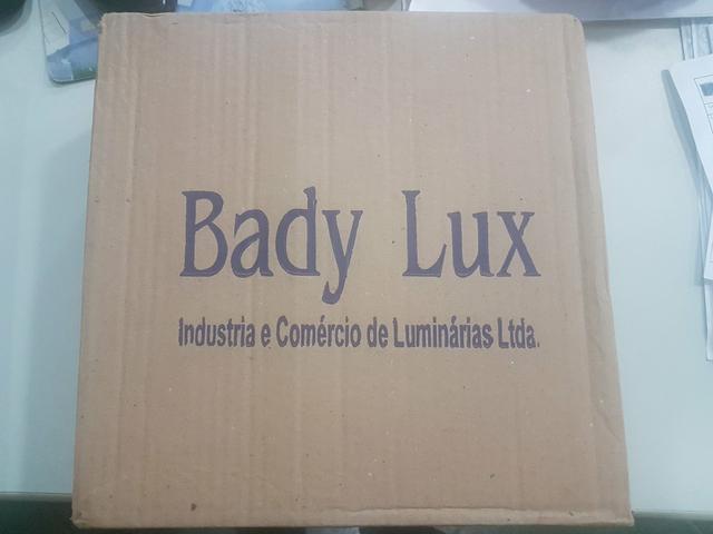 Plafon de sobrepor 250 x 250 quadrado branco lacrado