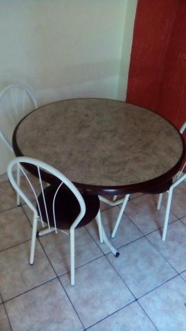 Urgente: mesa c/ 3 cadeiras