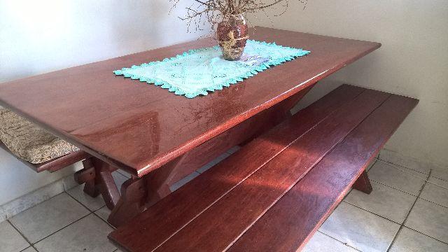 Linda mesa de angelim