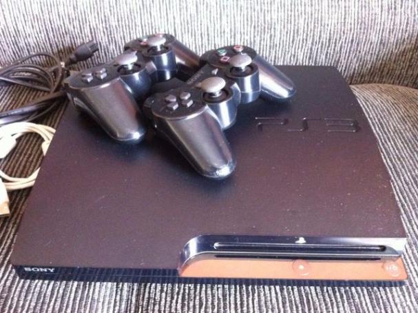Playstation 3 Slin 250GB - 2 manetes - 7 Jogos - Cabos