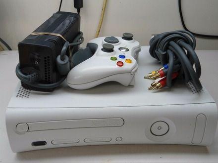 Xbox 360 Arcade branco 3 controles