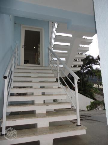 Escadas de concreto com viga central