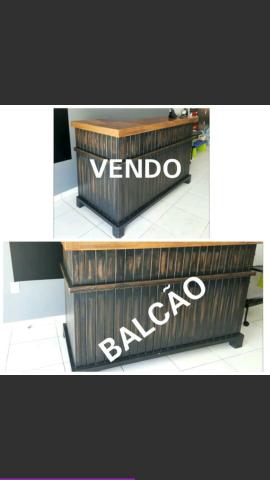 Balcão em madeira rústica