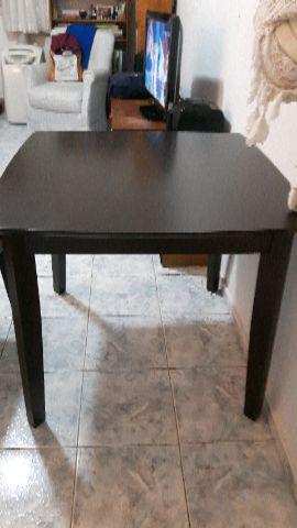 Mesa Stok + 2 cadeiras em couro