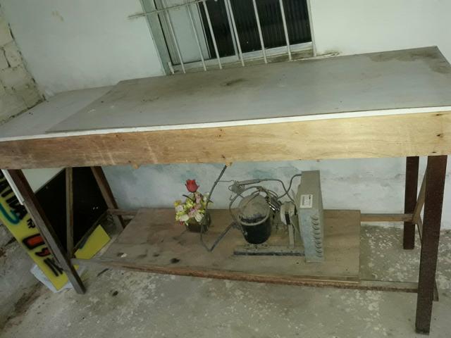 Bancada de madeira conservada