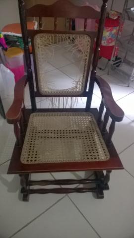 Cadeira de balanço em madeira