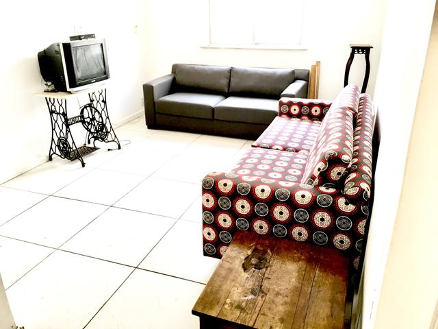 Lindo e reformado Sofá