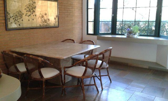 Mesa de jantar em mármore travertino