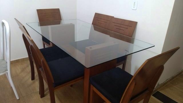 Mesa de vidro de jantar 6 lugares com cadeiras