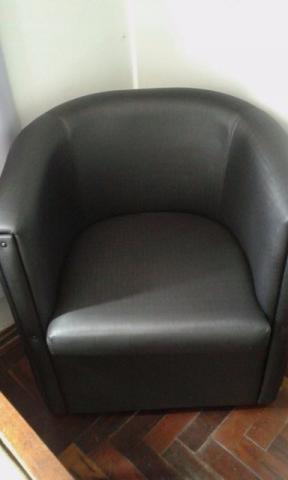 Poltronas de couro pretas