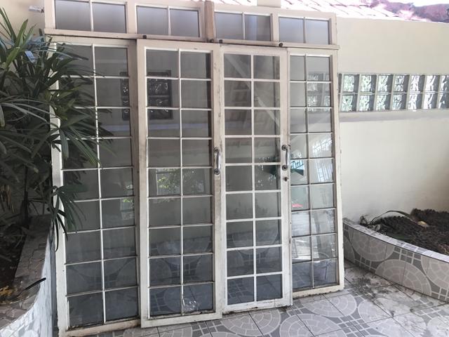 02 portas de ferro com vidro