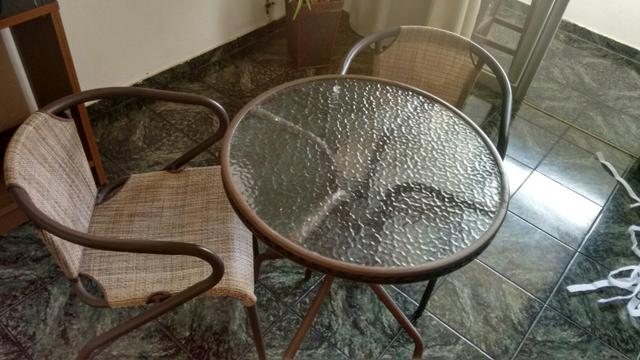 Conjunto mesa + 2 cadeiras