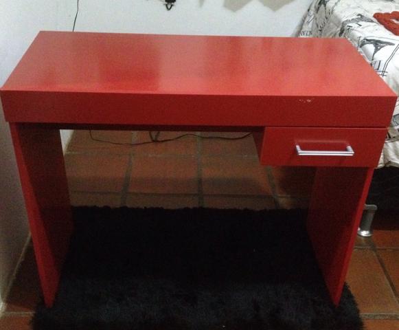 Escrivaninha Vermelha
