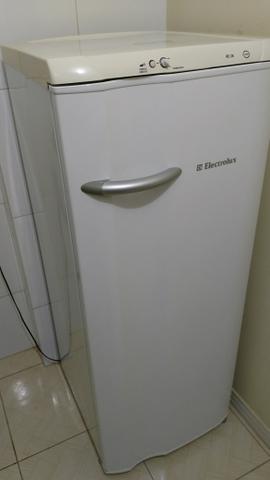 Geladeira Electrolux RE 28