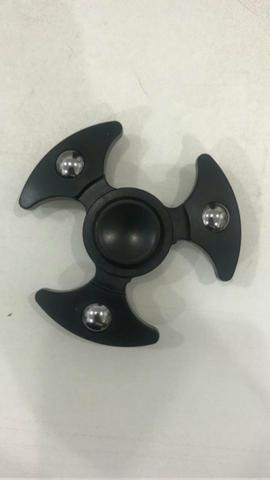 Hand spinner top
