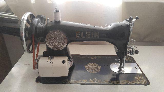 Máquina de Costura Elgin - com motor