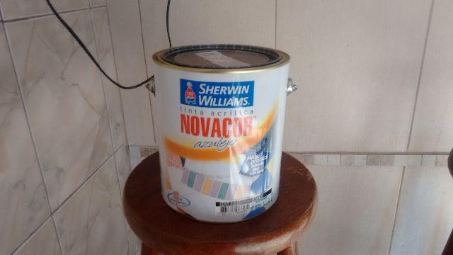 Tinta acrílica para azulejos