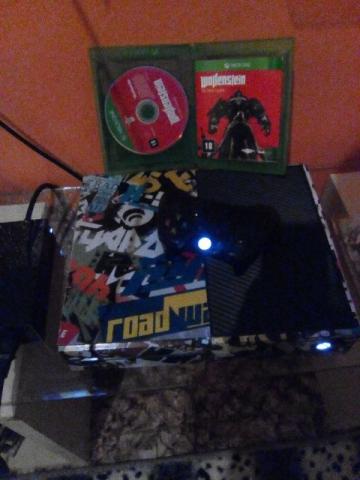 Vend xbox one condefeito 30 jogos na conta