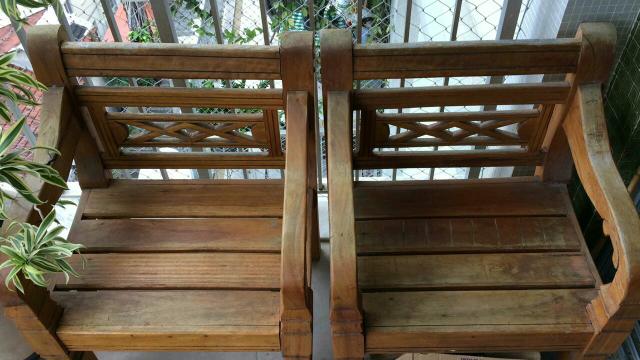 2 Cadeiras/Poltronas de Madeira de Demolição