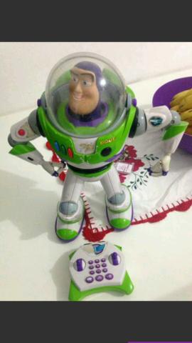 Buzz Lightyear com controle remoto