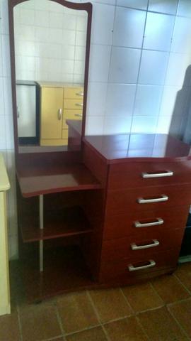 Comoda usada com espelho
