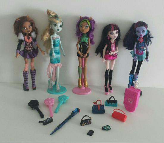.\Conjunto 5 bonecas (Monster High)
