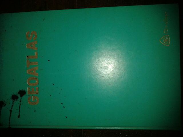 Geoatlas grande 107 páginas, mas com pequena mancha na capa