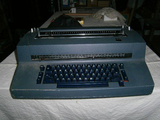Maquina de escrever ibm nova