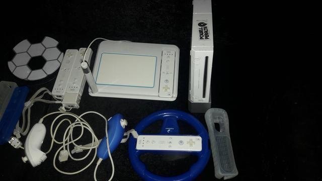 Nintendo Wii + 4 controles + 30 jogos